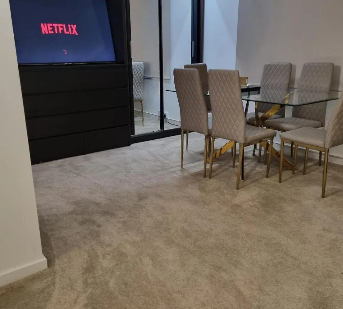 Stylish London Apartment & Free Parking United Kingdom